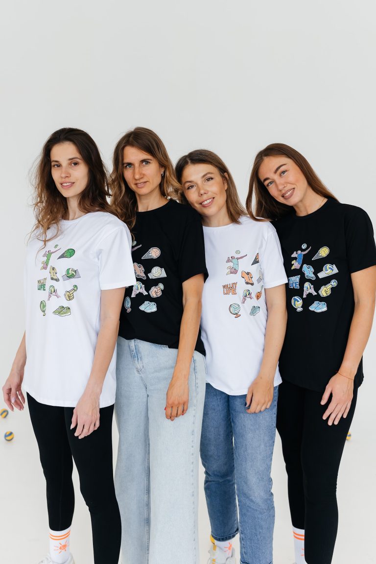 Футболки повседневные