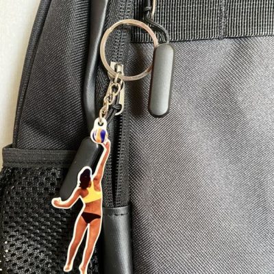 Брелок двусторонний «Пляжная нападающая»